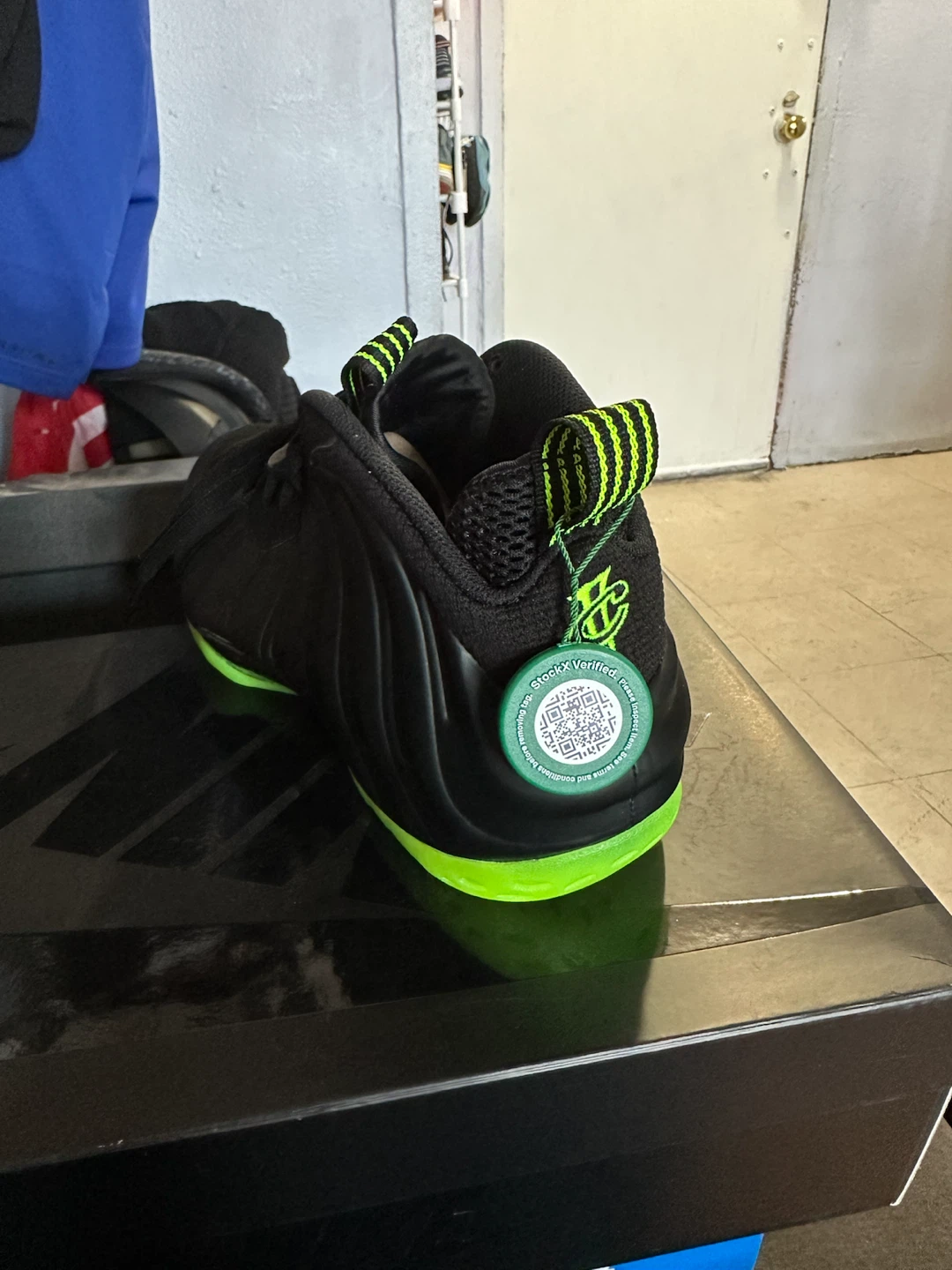 Nike Air Foamposite Pro Black Volt Sneakers - photo 4