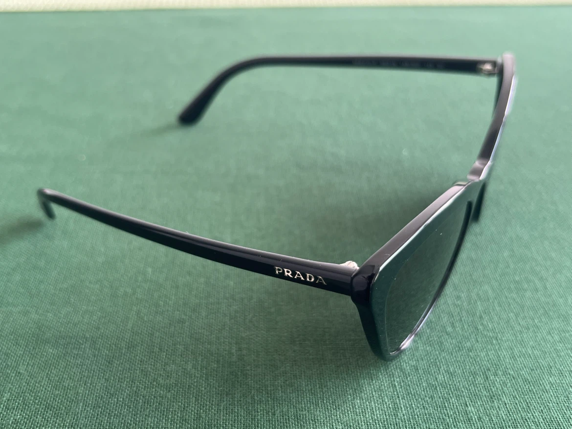 PRADA Sunglasses – Excellent Condition - photo 4