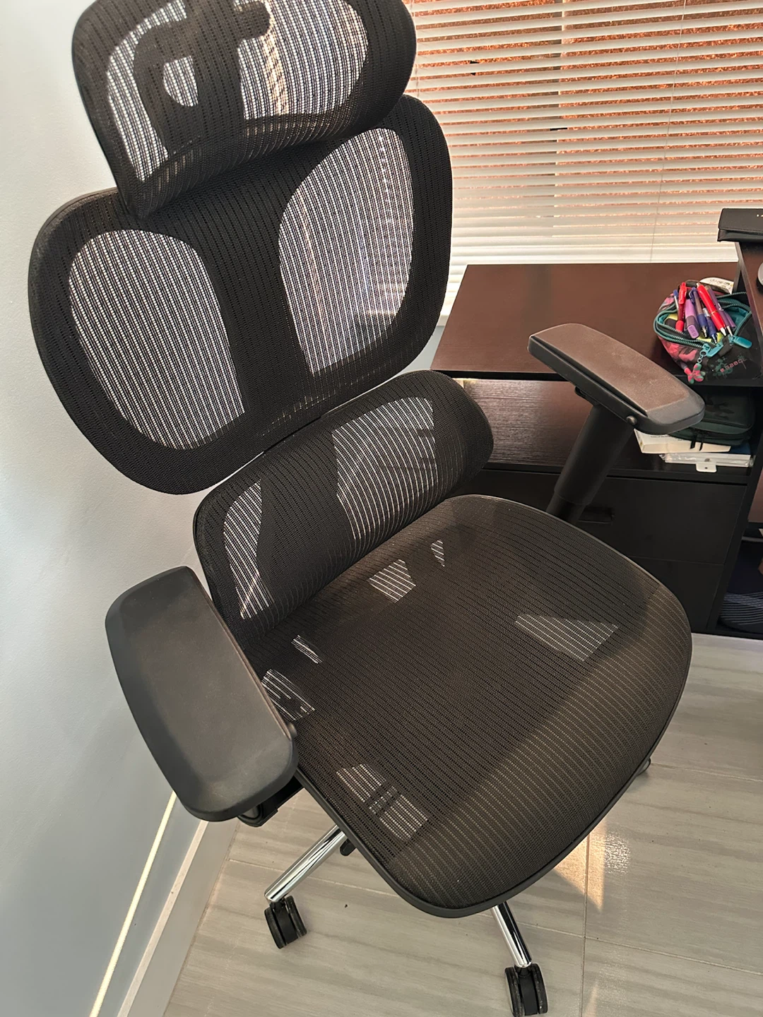 Complete Home Office Setup: Black Desk & Ergonomic Mesh Chair - photo 2