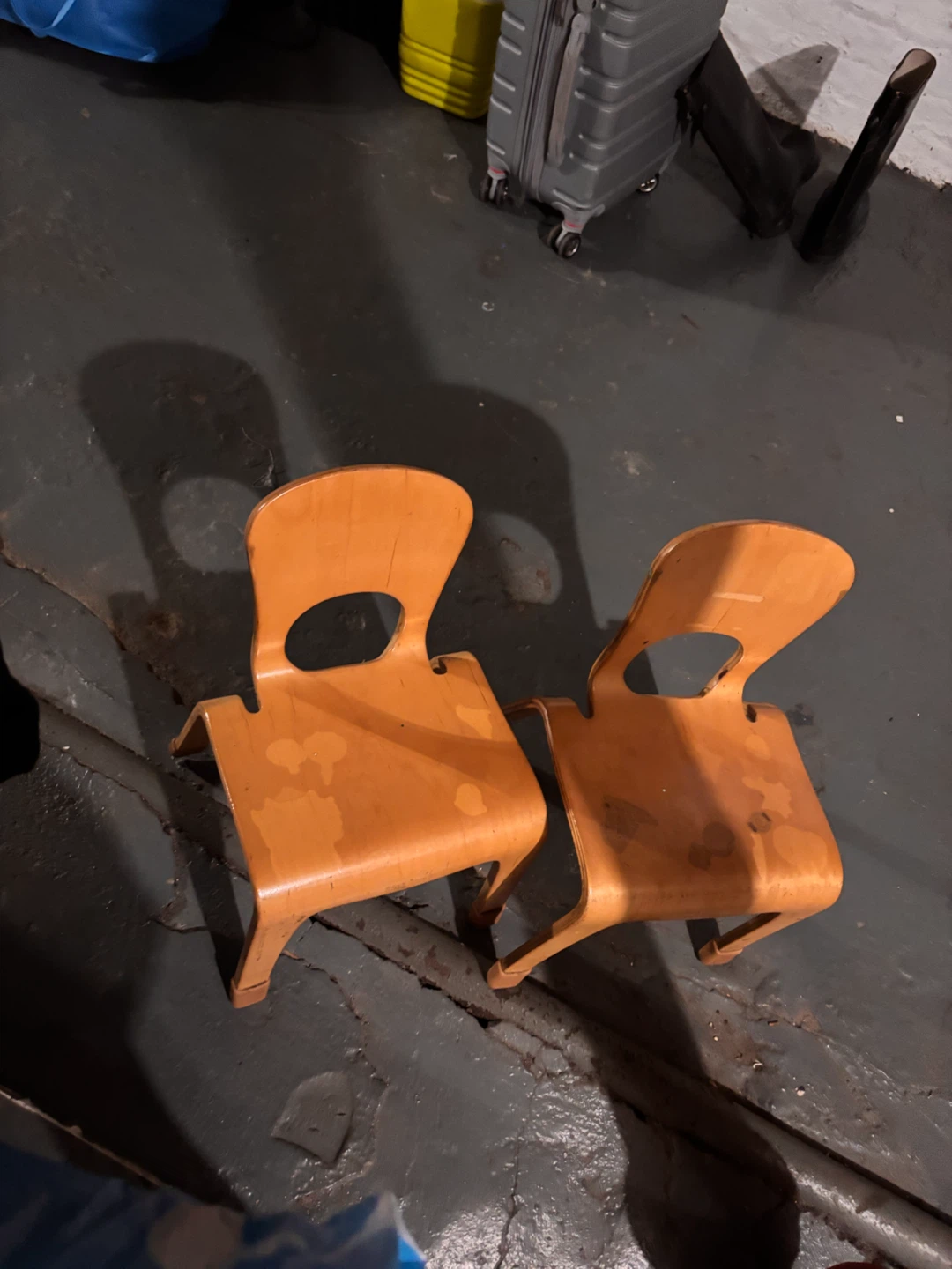 Pair of Wooden Children's Chairs - photo 2