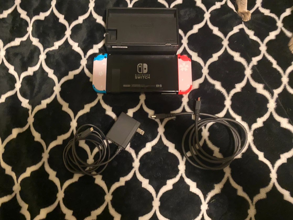 Nintendo Switch 1 + Sakura carrying case - photo 2