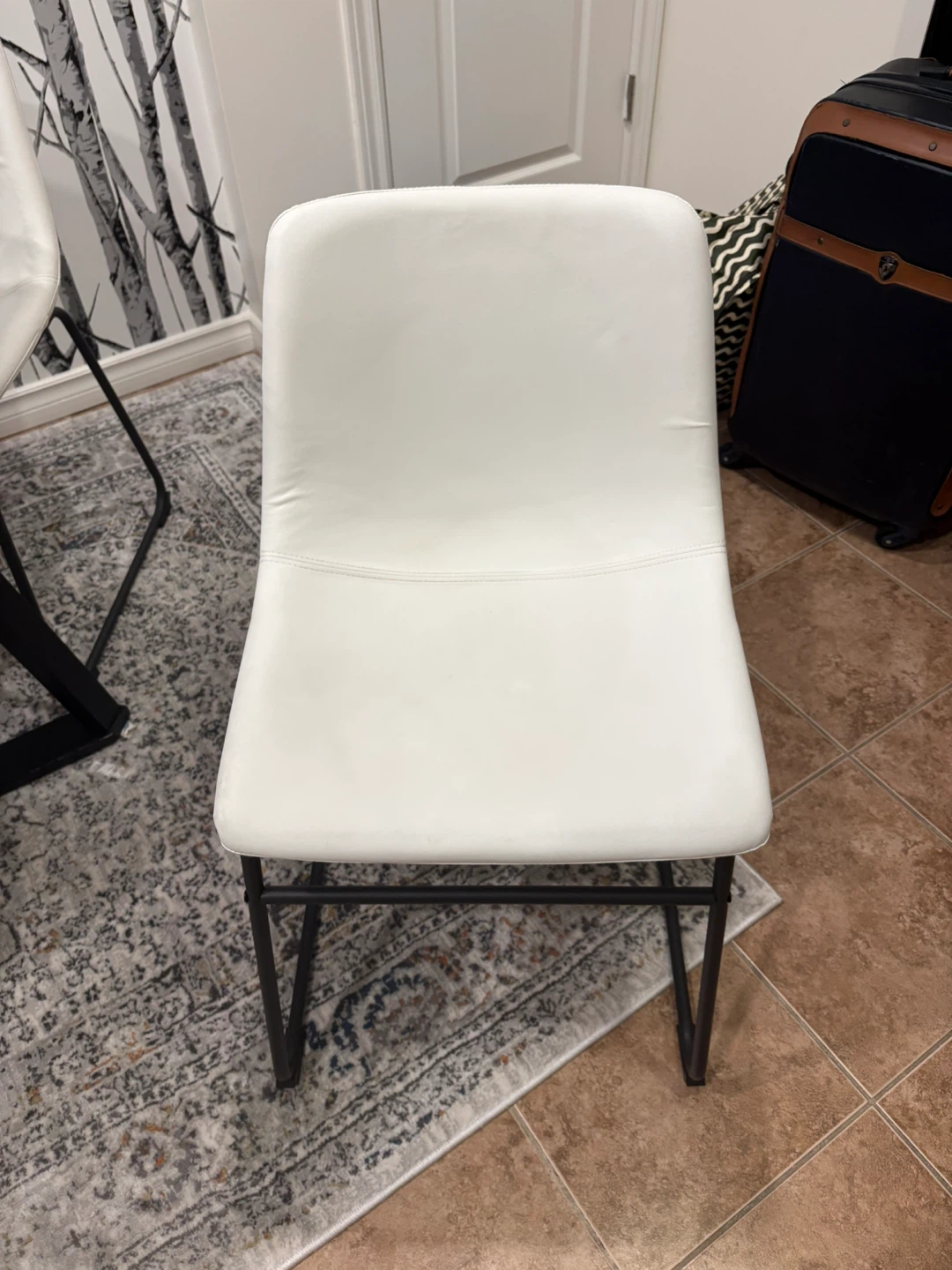 Round Dining Table with 4 White Chairs - photo 2