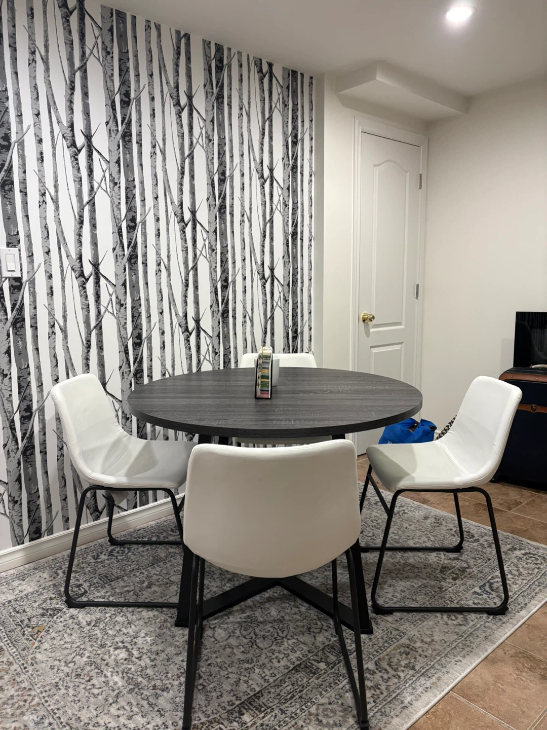 Round Dining Table with 4 White Chairs - photo 3
