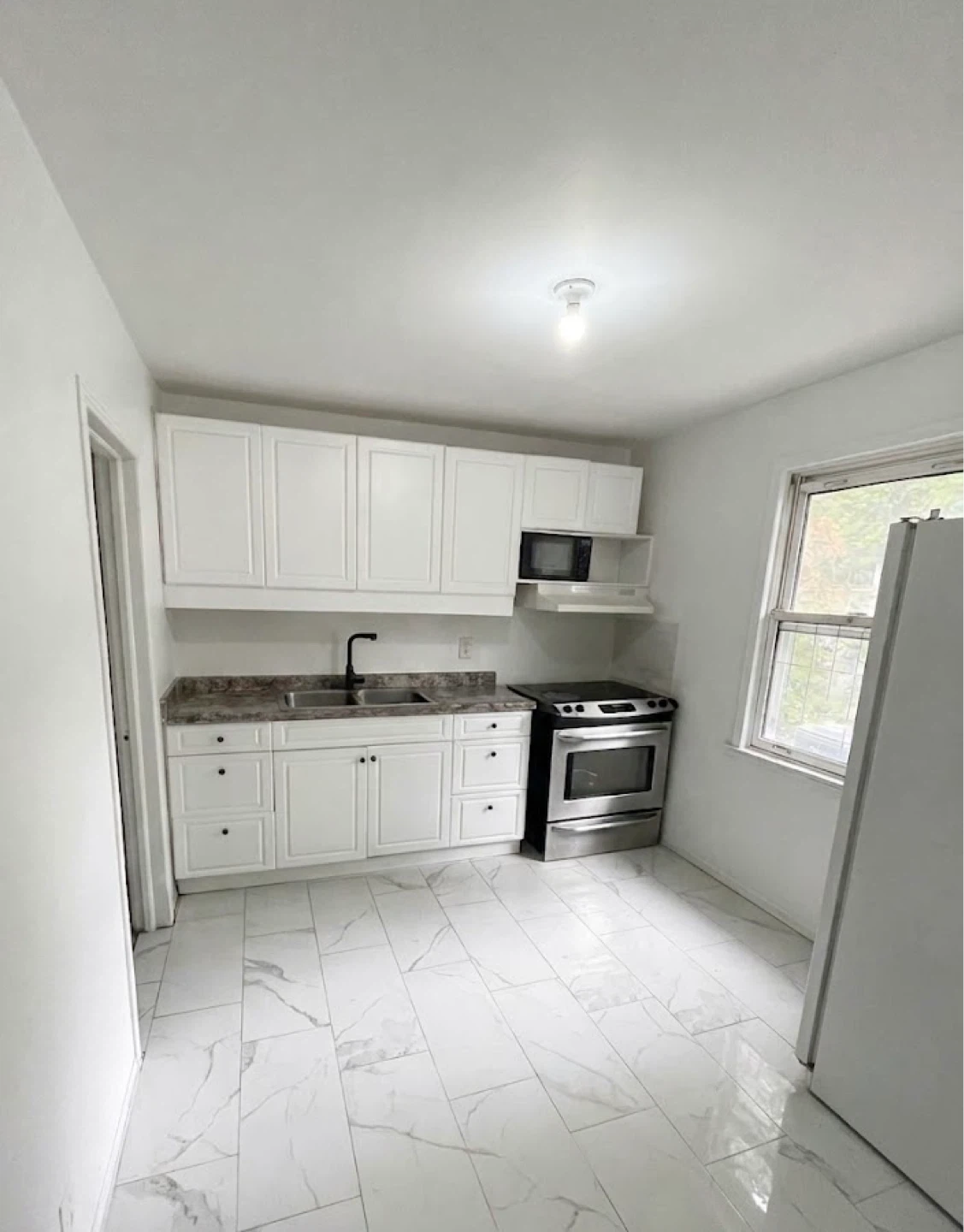 Large Furnished room for rent - photo 4