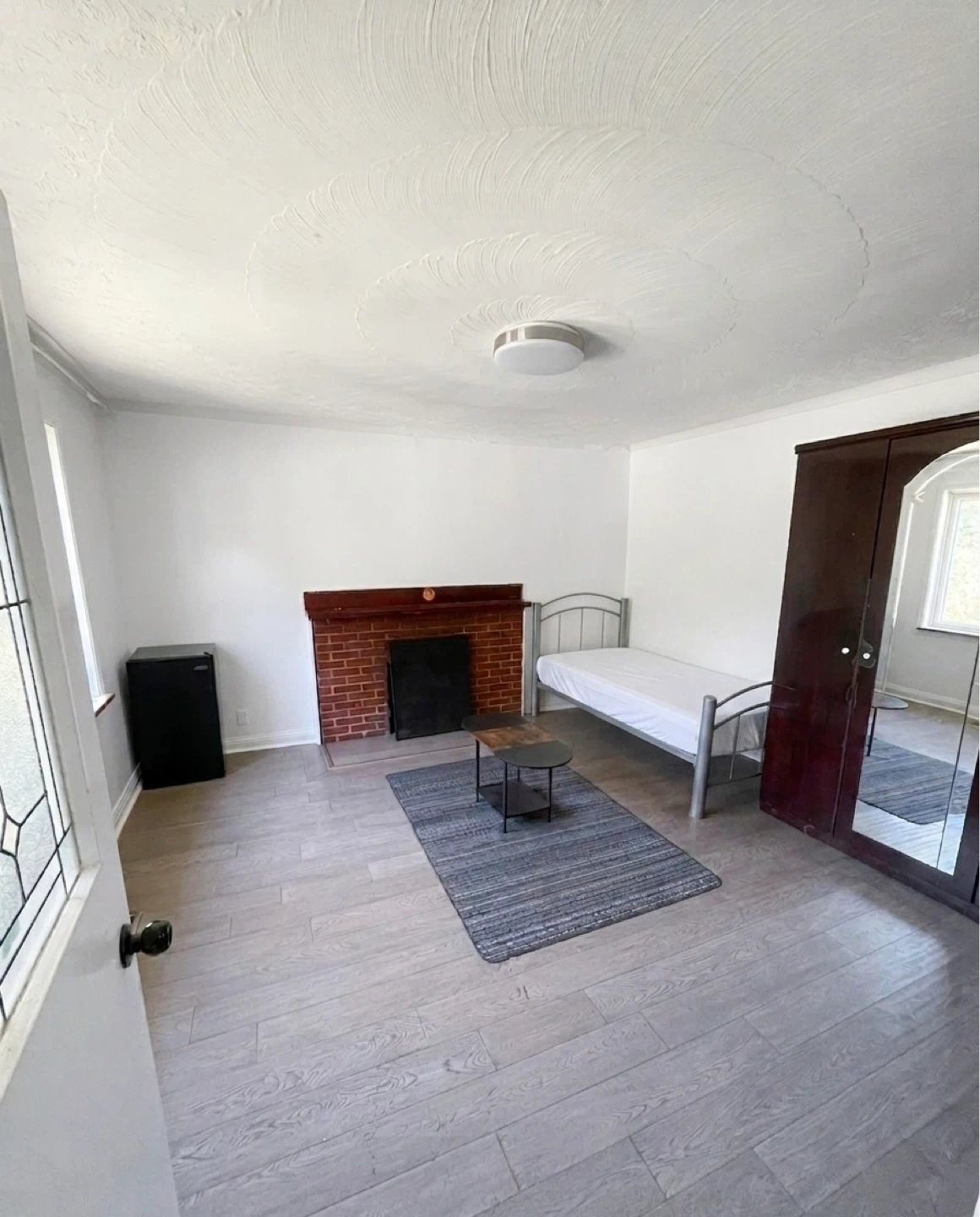 Large Furnished room for rent - photo 2