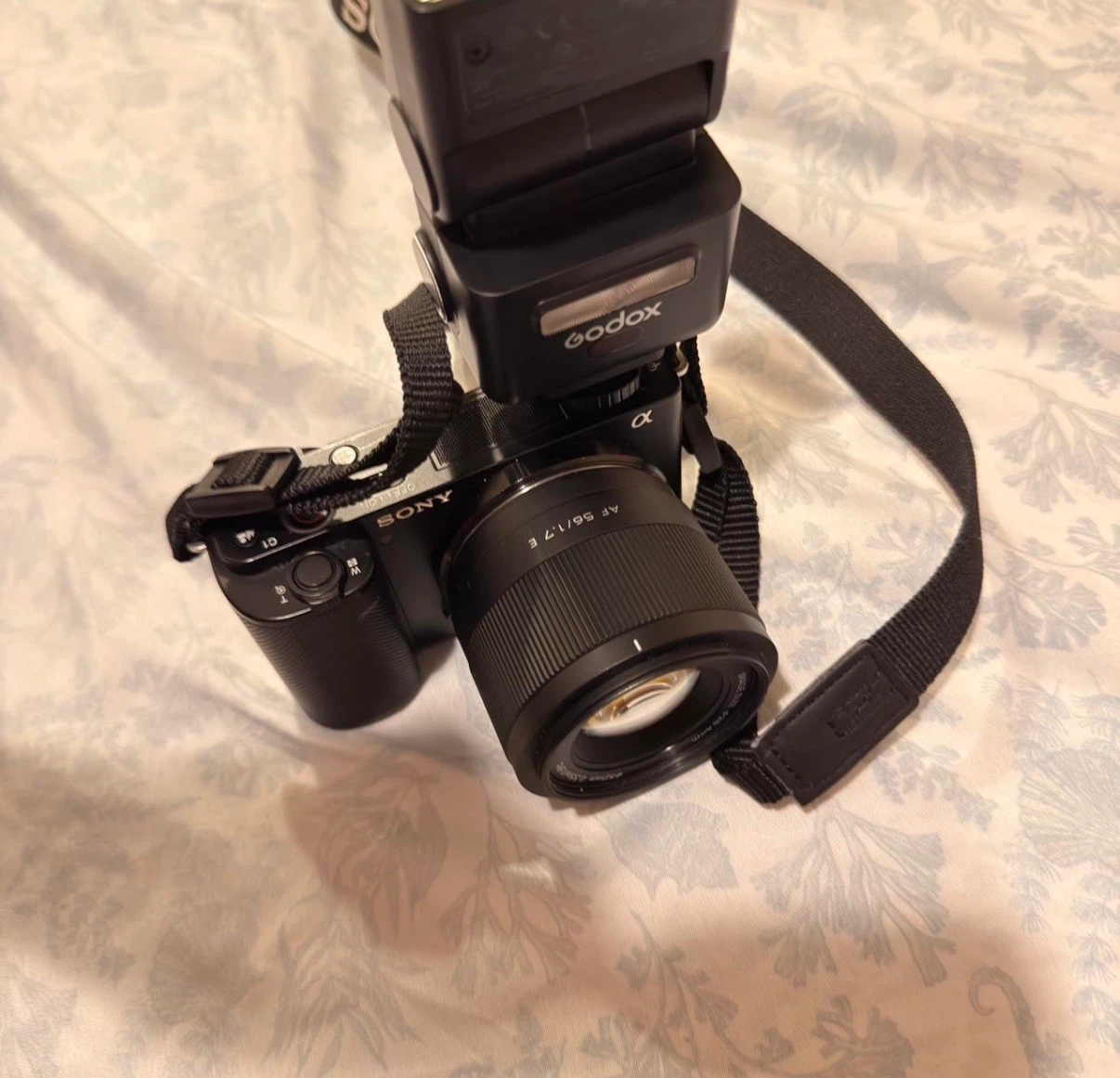 Sony Alpha zv e10 Camera with Godox Flash - photo 3