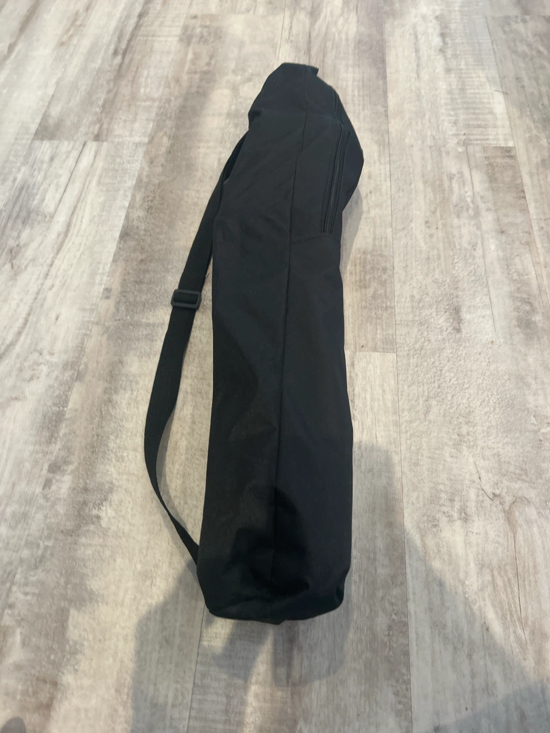 Insignia 54" Lightweight Tripod with Bag(NEW)