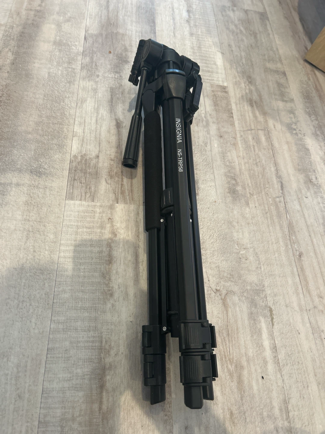 Insignia 54" Lightweight Tripod with Bag(NEW) - photo 3