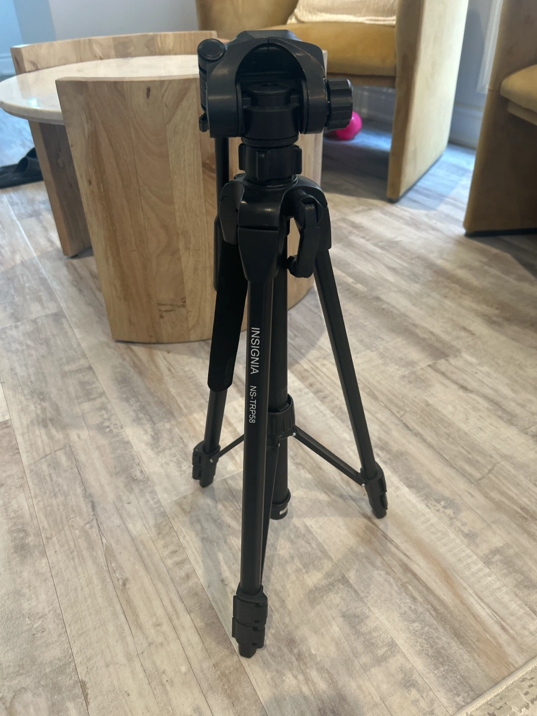 Insignia 54" Lightweight Tripod with Bag(NEW) - photo 4