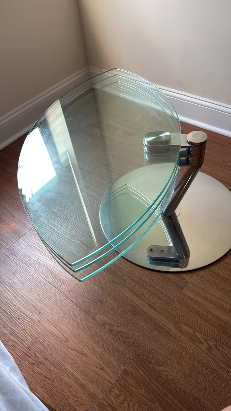Beautiful glass coffee table for sale!!