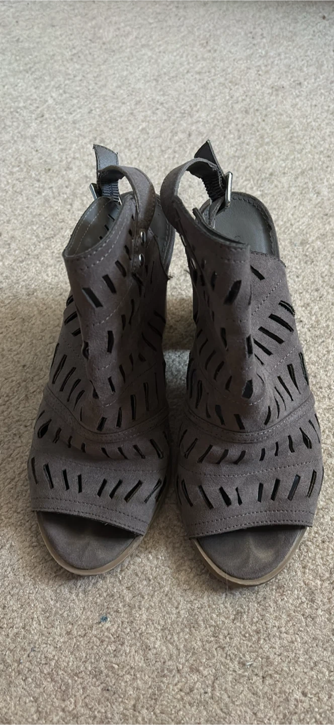 Grey Cut-out Heeled Sandals - photo 2
