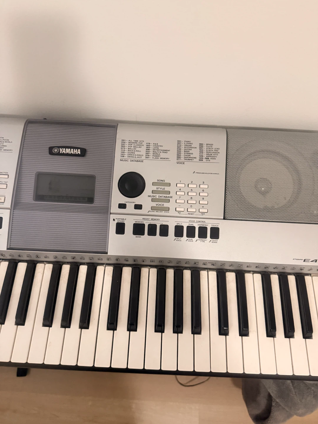 Yamaha PSR-E413 Keyboard - photo 3