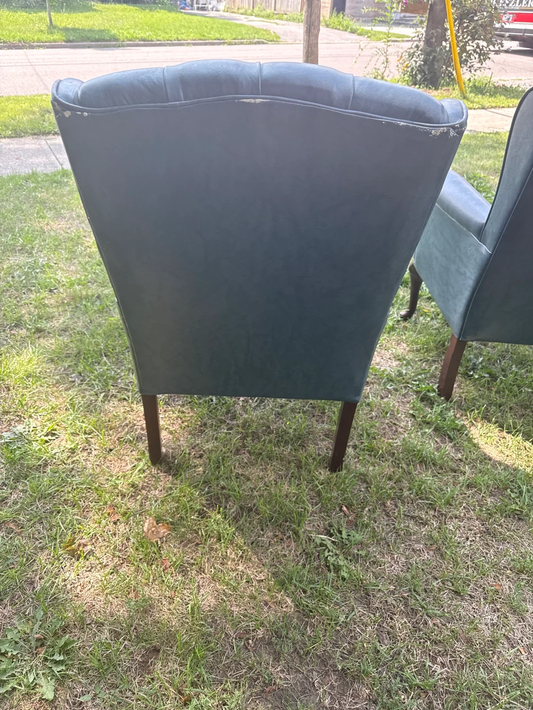 Blue Tufted Accent Chair - photo 2