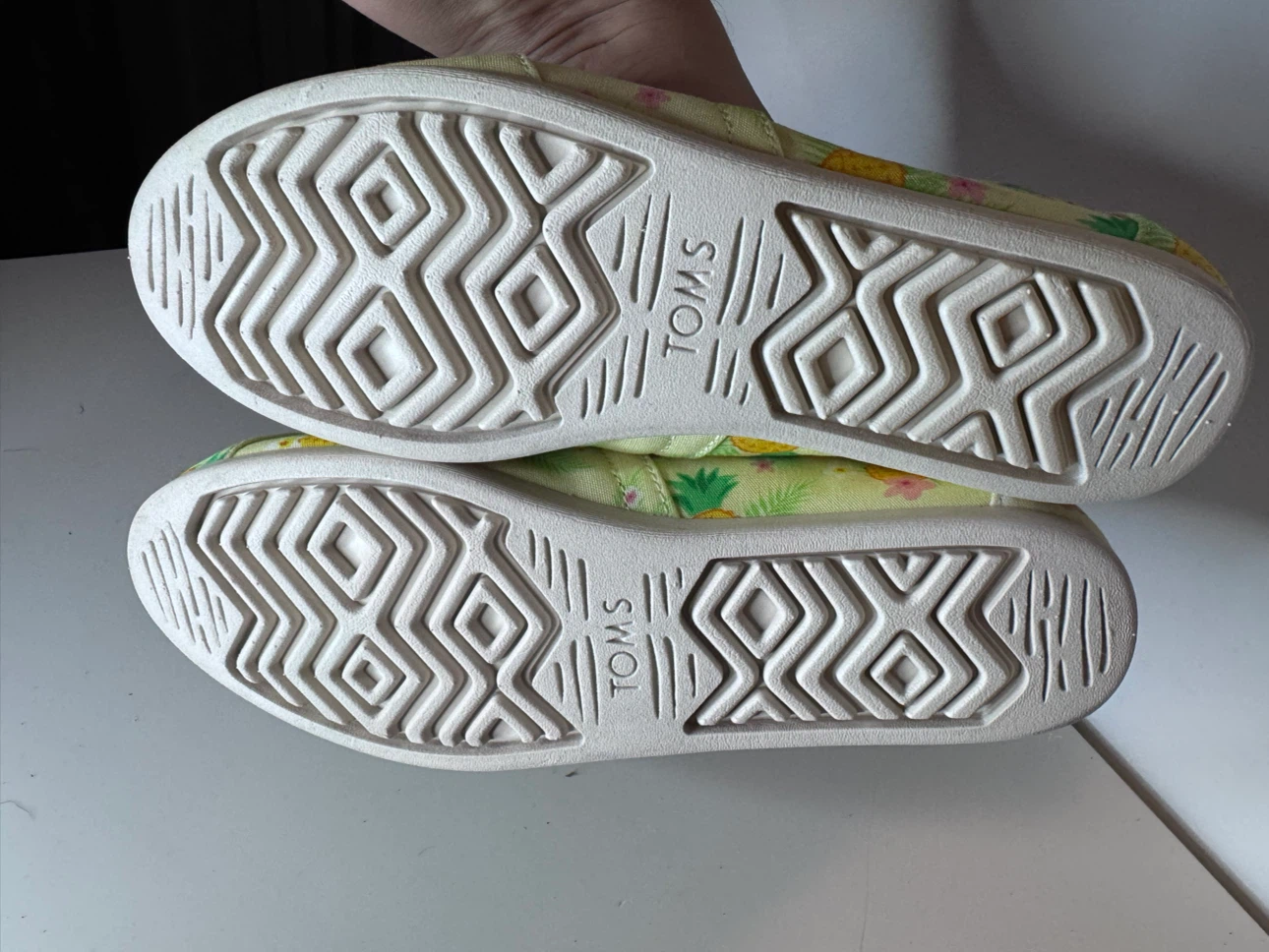 TOMS Classic Alpargata Pineapple Print Shoes Size W8 - photo 4