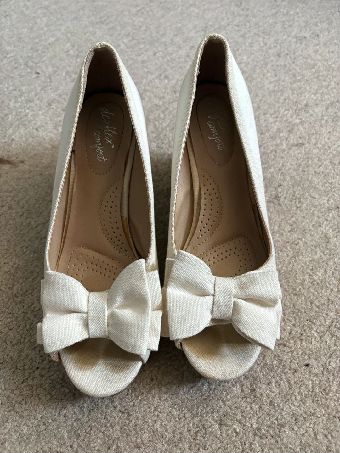 White peep toe wedge shoes with bow