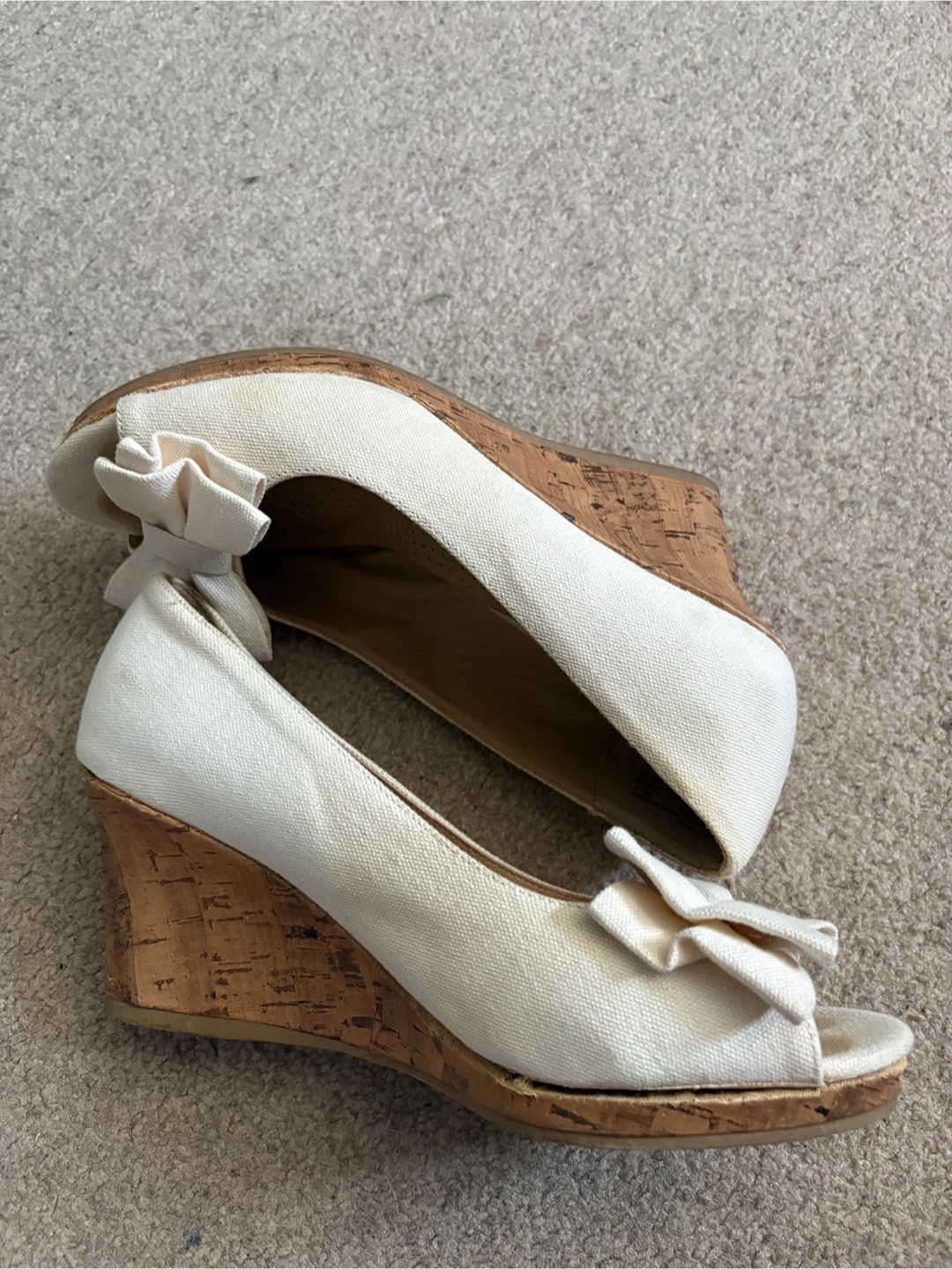 White peep toe wedge shoes with bow - photo 2