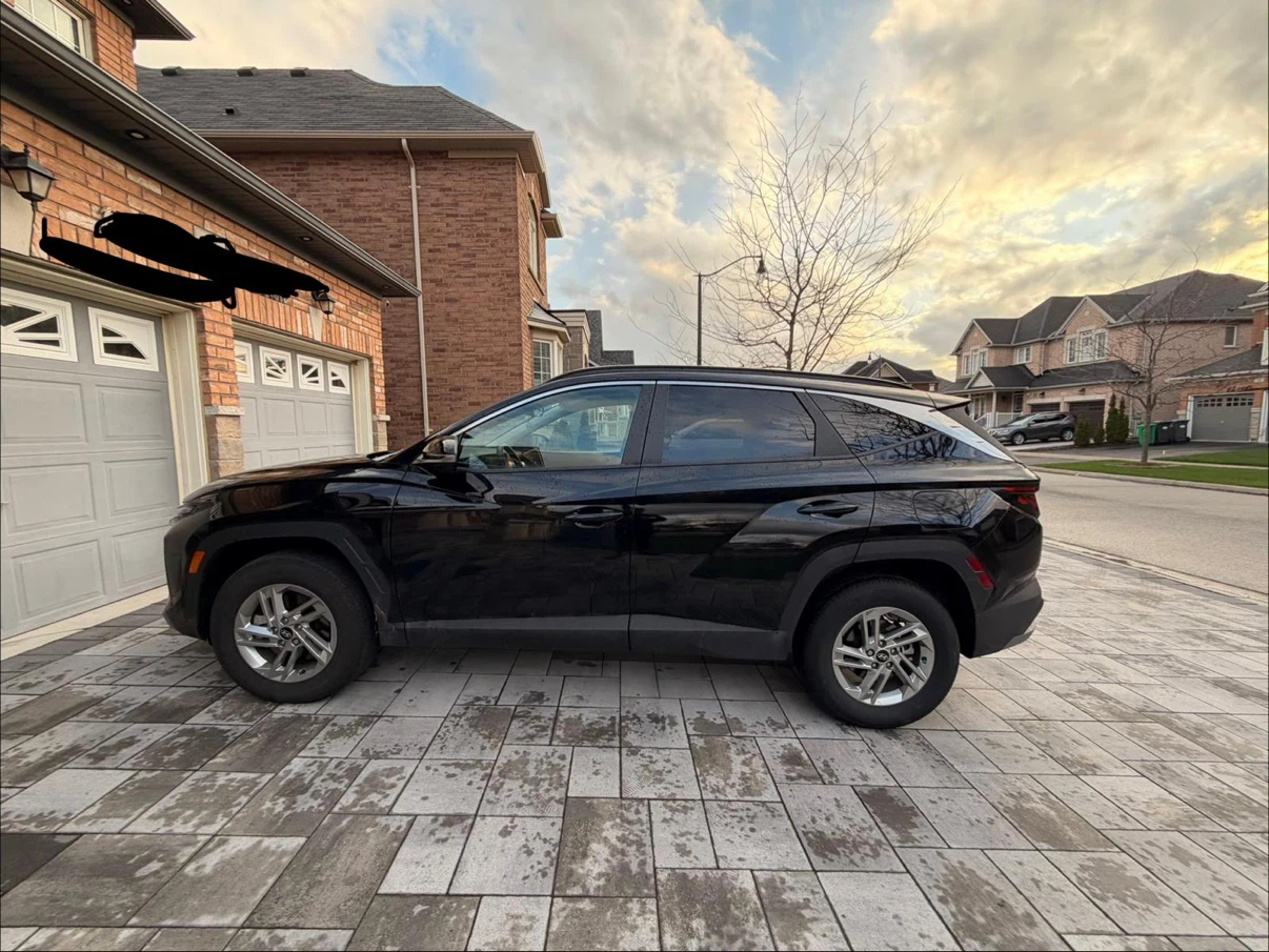 Black Hyundai Tucson Hybrid SUV - photo 4