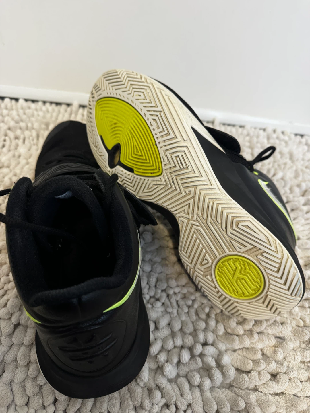 Nike Kyrie Basketball Shoes - photo 4