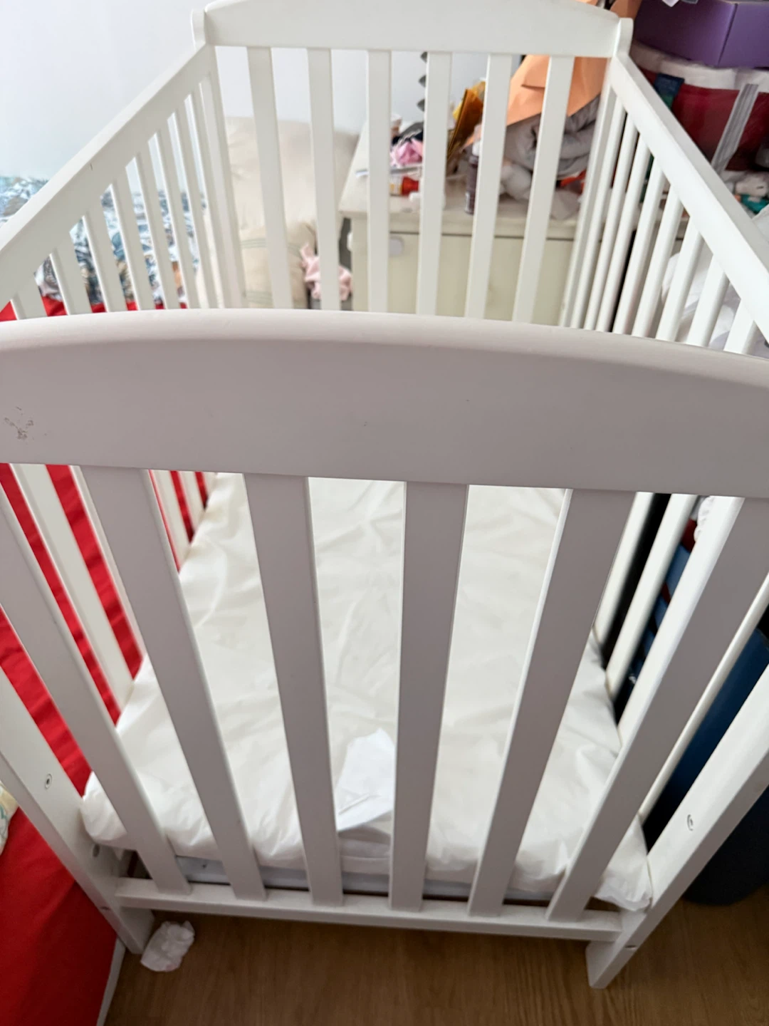 Selling a baby crib with mattress - photo 3