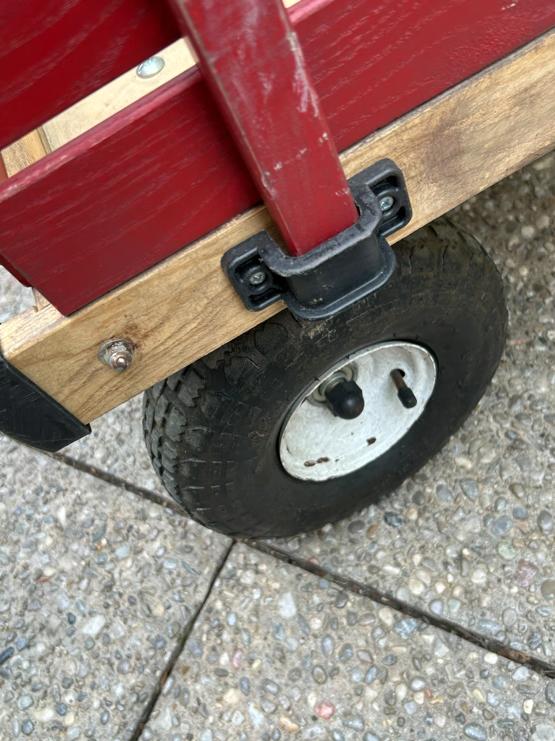Red Classic wooden Wagon/ made in Canada - photo 3