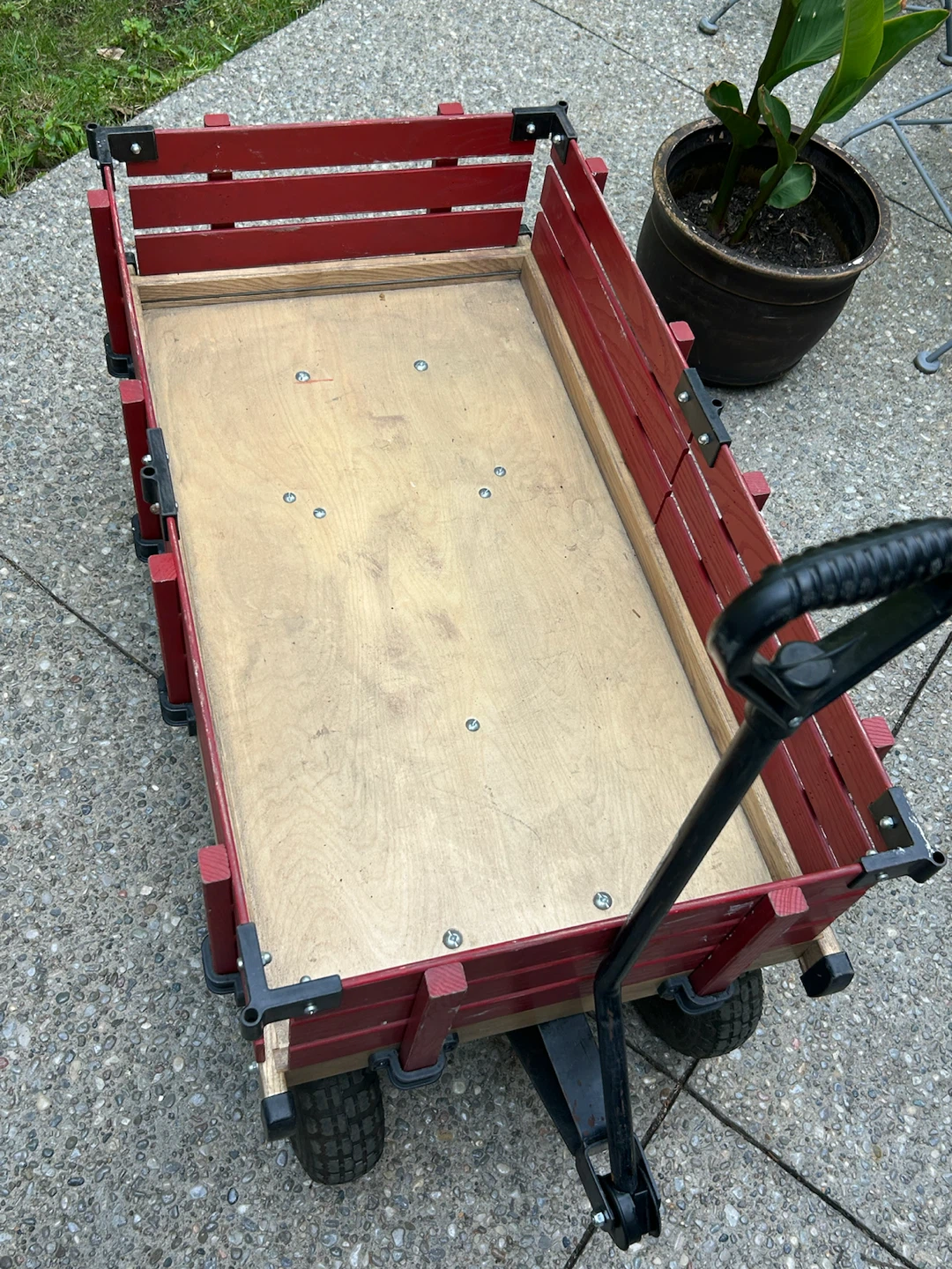 Red Classic wooden Wagon/ made in Canada - photo 4