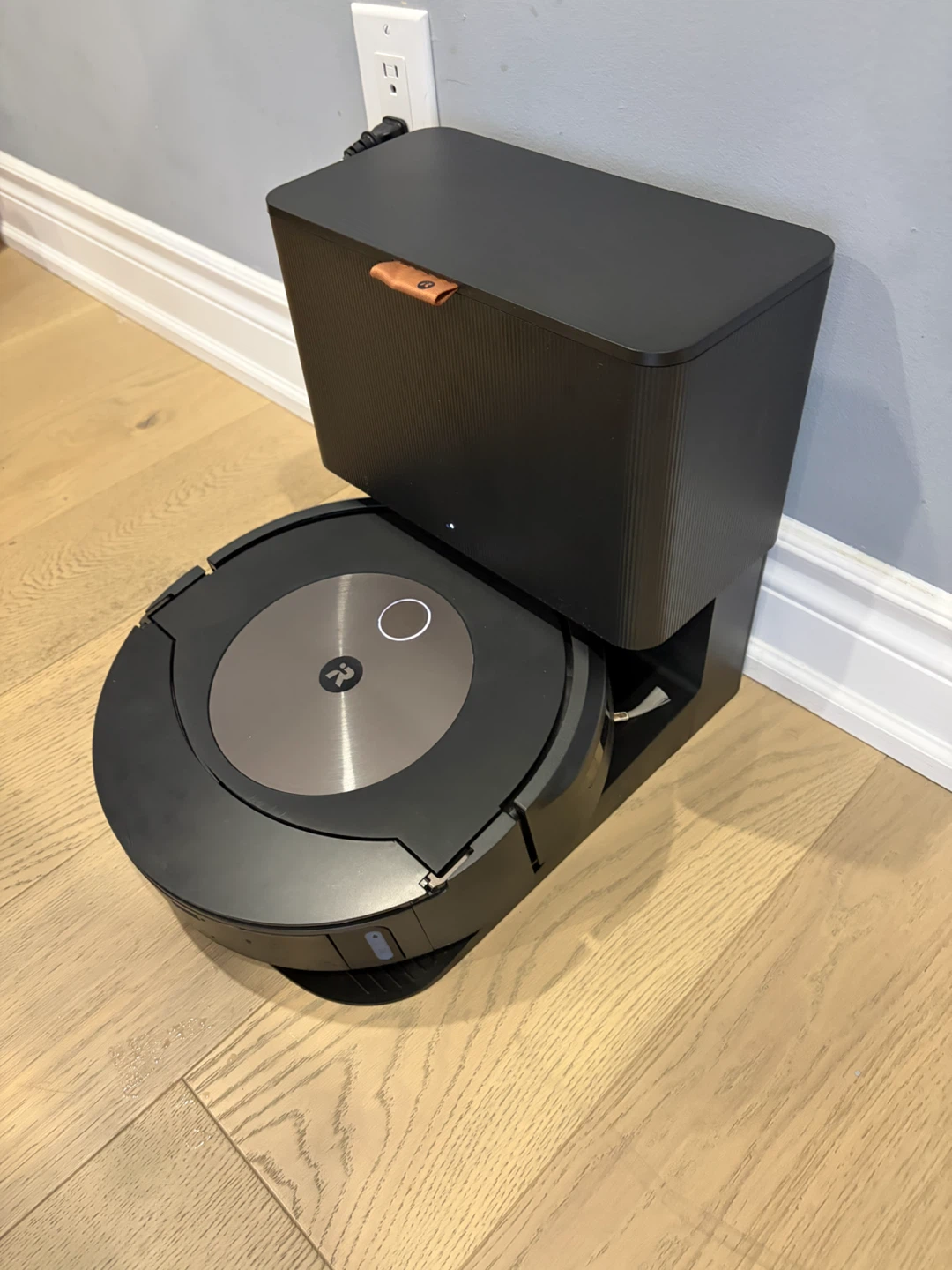 iRobot Roomba Combo j9+ with Auto-Fill Clean Base - photo 3