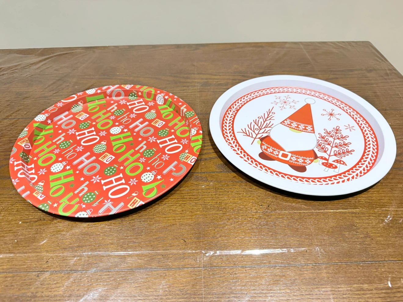 Set of 2 Round Christmas Trays