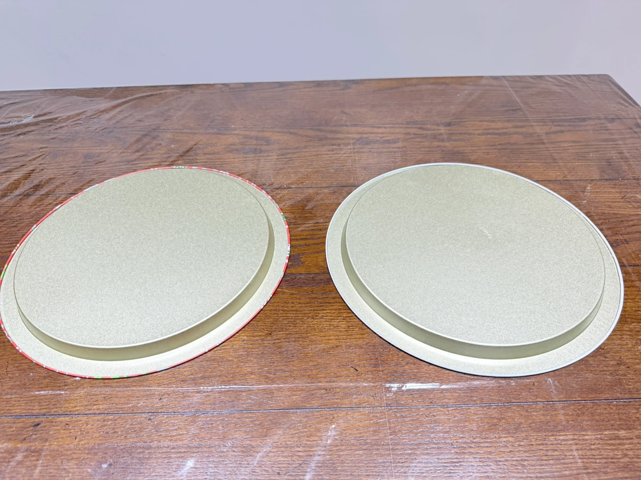 Set of 2 Round Christmas Trays - photo 2