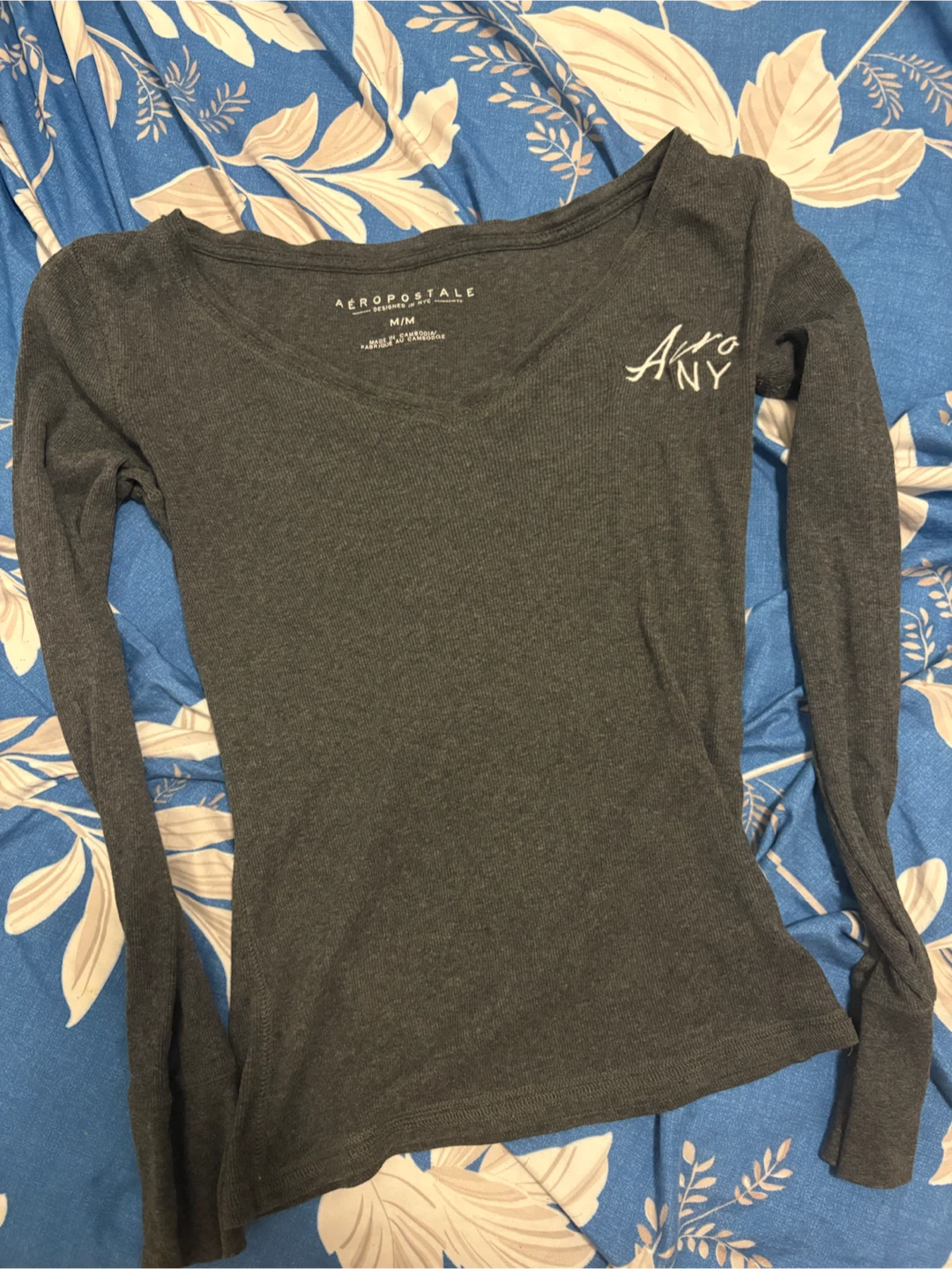 Aeropostale Long Sleeve V-Neck Top