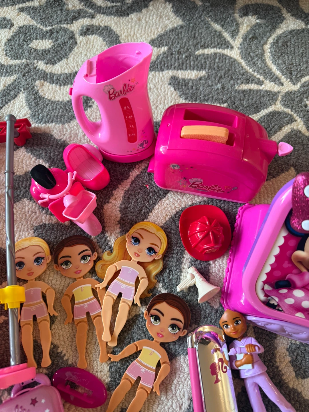 Assorted Barbie, Minnie Mouse, and Toy Playset Lot - photo 3