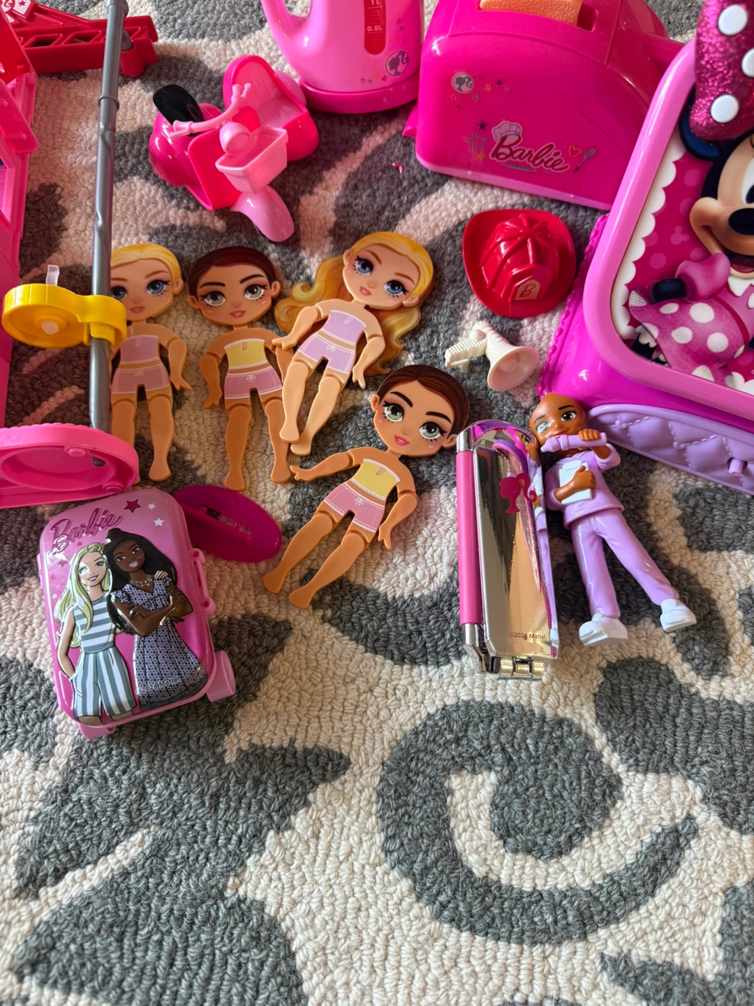 Assorted Barbie, Minnie Mouse, and Toy Playset Lot - photo 5