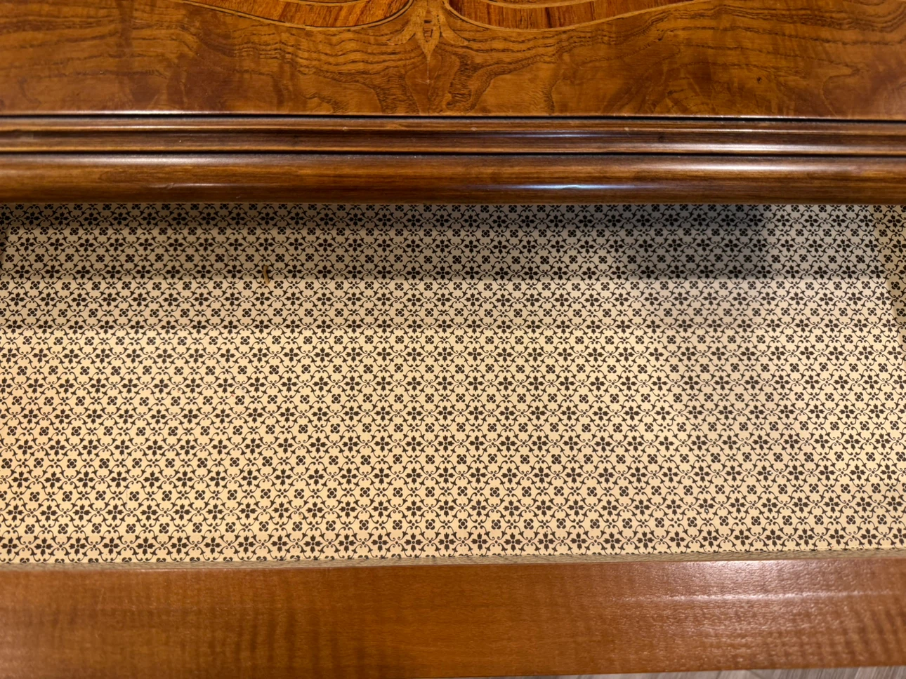 Italian handcrafted table with 3 drawers - photo 4