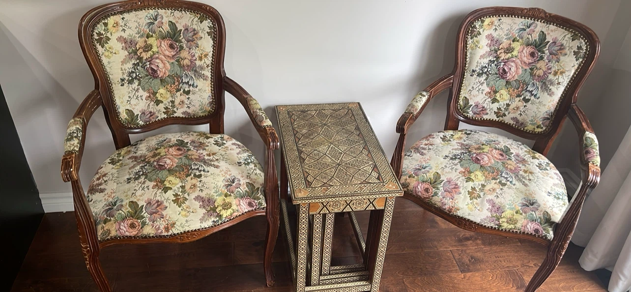 Pair of Vintage Armchairs with Floral Upholstery - photo 2