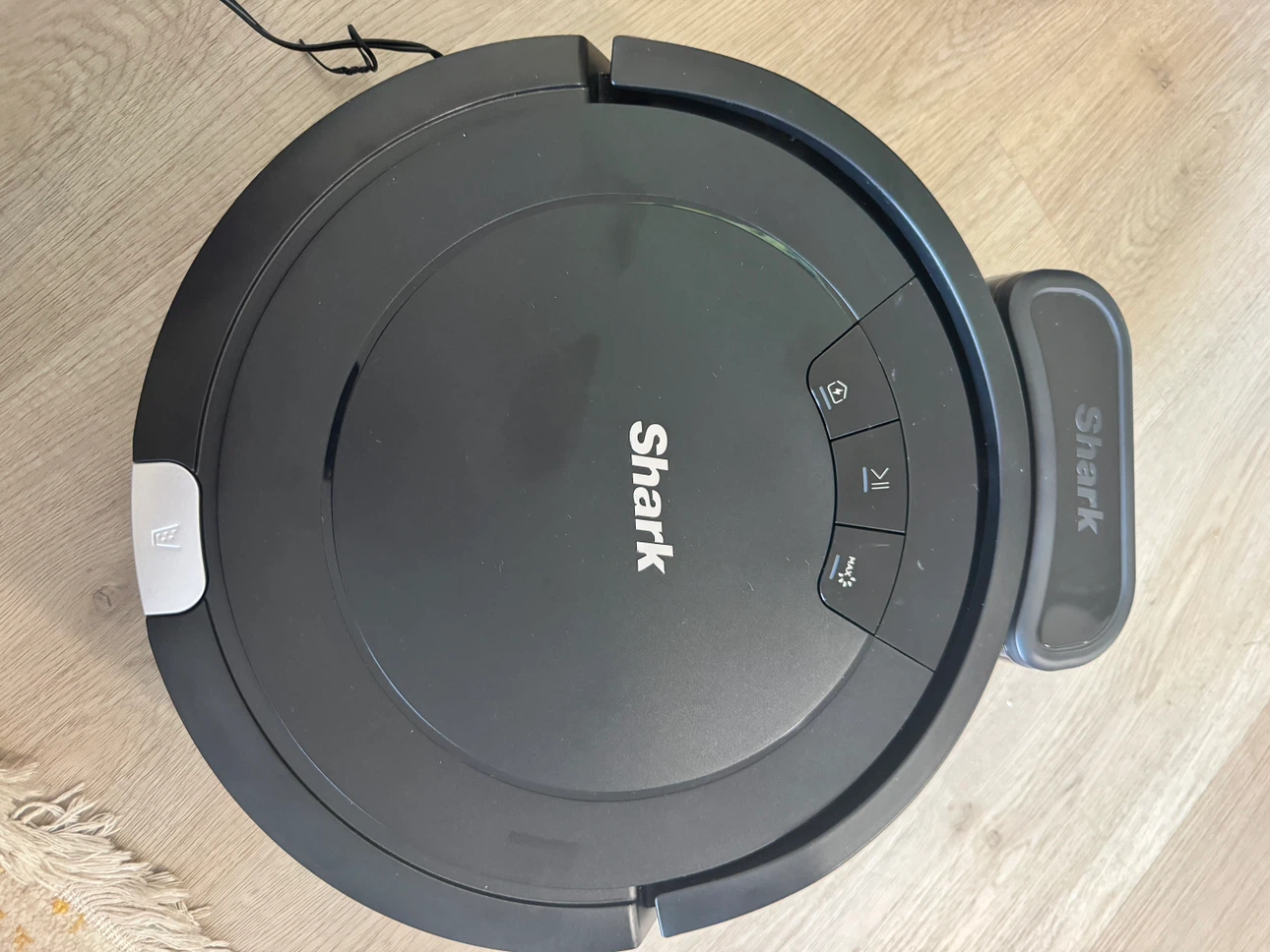 Shark ION Robot Vacuum - photo 5