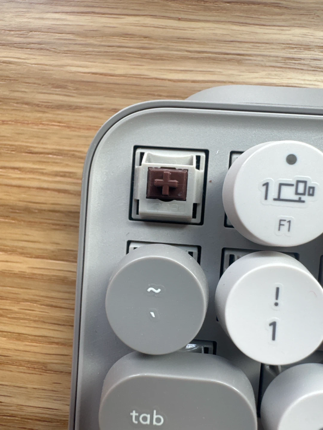 Wireless Logitech pop keys keyboard - photo 4
