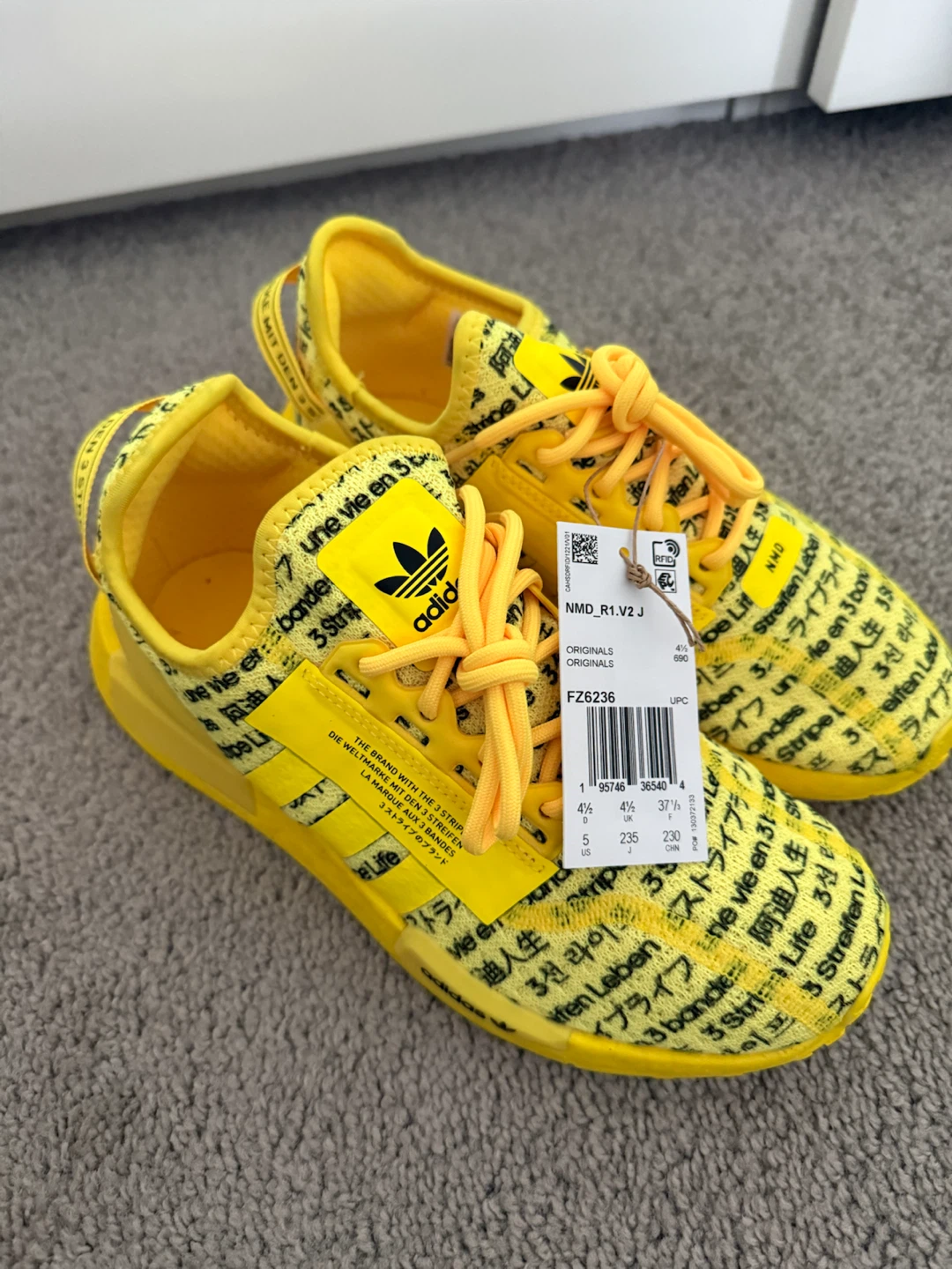 Adidas NMD_R1 V2 Shoes