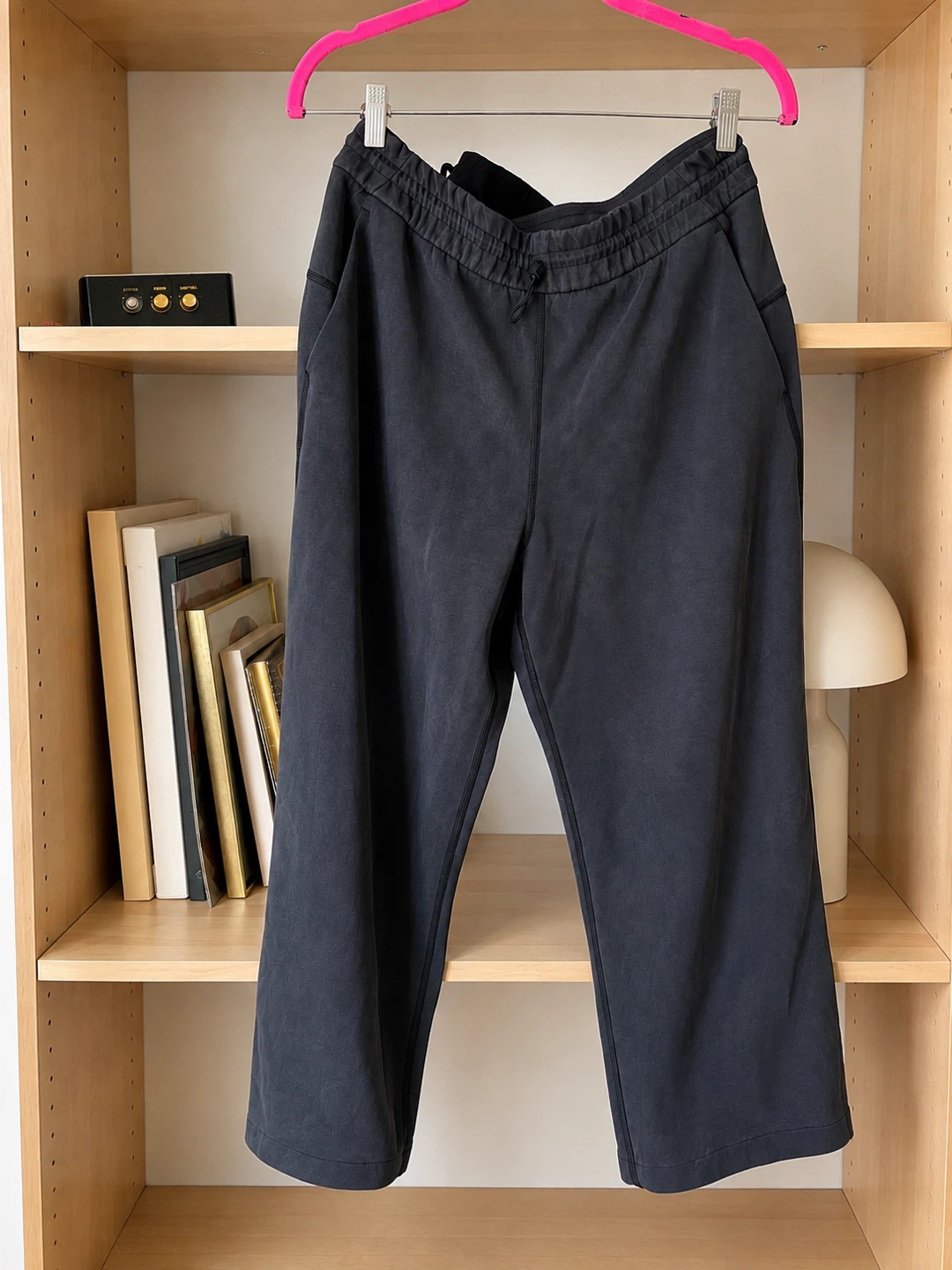 Lululemon Softstreme Straight-Leg Cropped Pants – Size 10