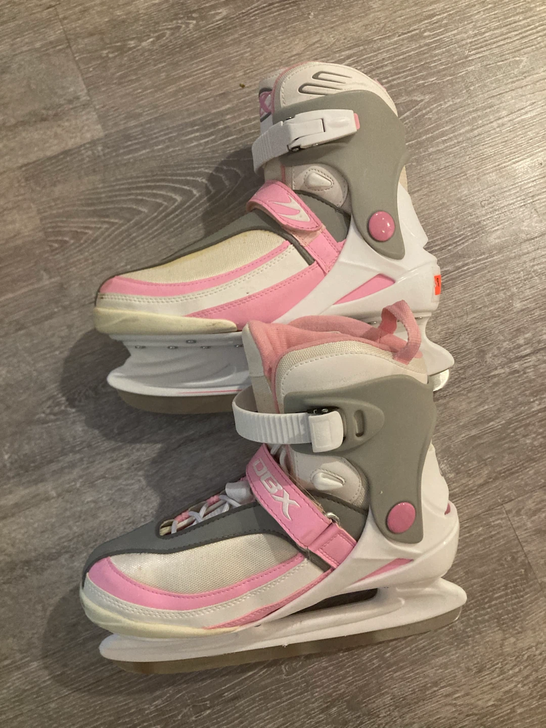 MOVING SALE : Ice Skates Size 8