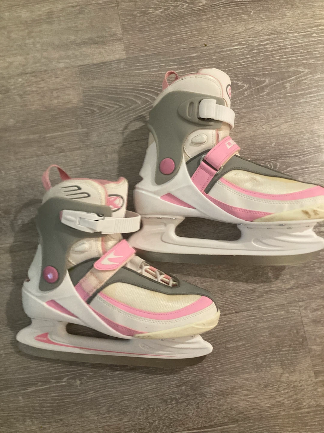 MOVING SALE : Ice Skates Size 8 - photo 2