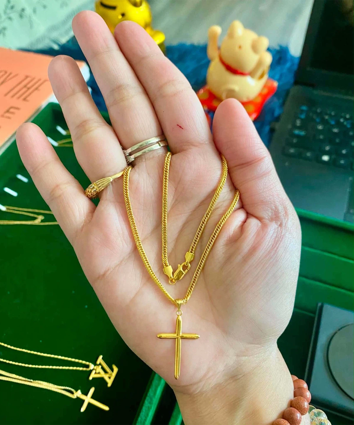 18k Saudi Gold Cross Necklace