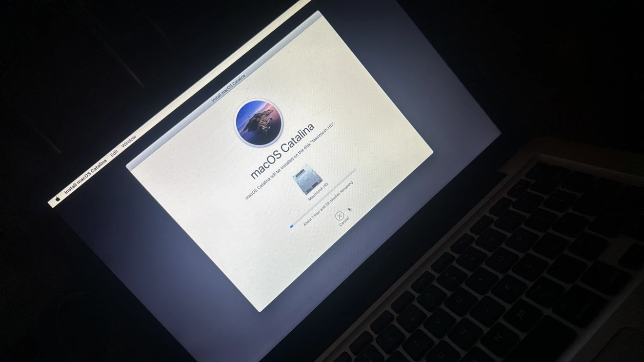 Apple MacBook Pro Laptop - photo 2