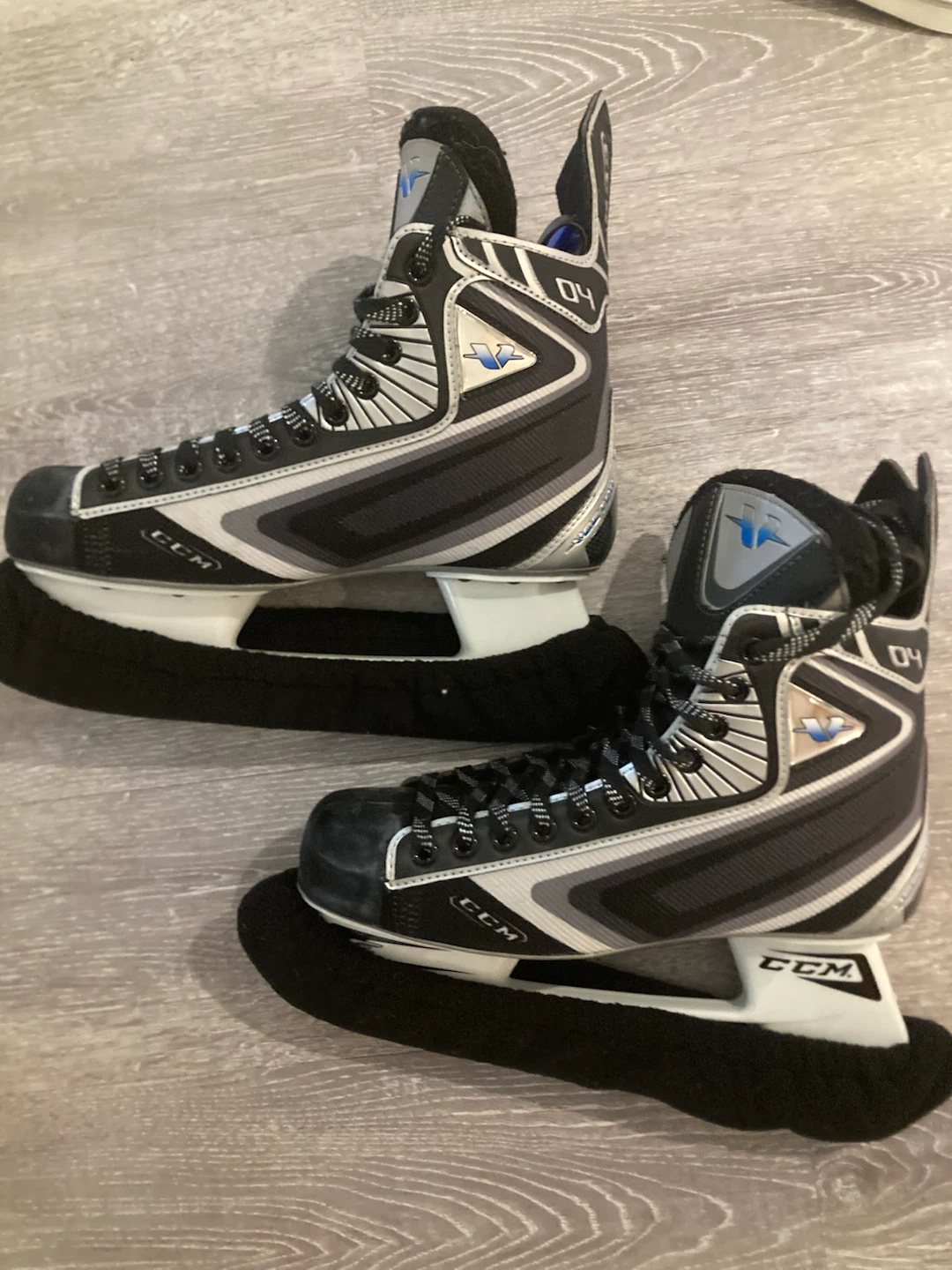 MOVING SALE : Hockey Skates
