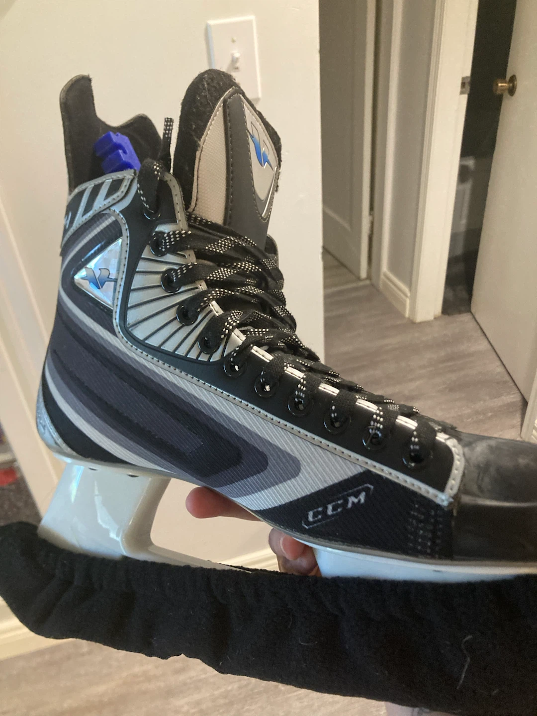 MOVING SALE : Hockey Skates - photo 2