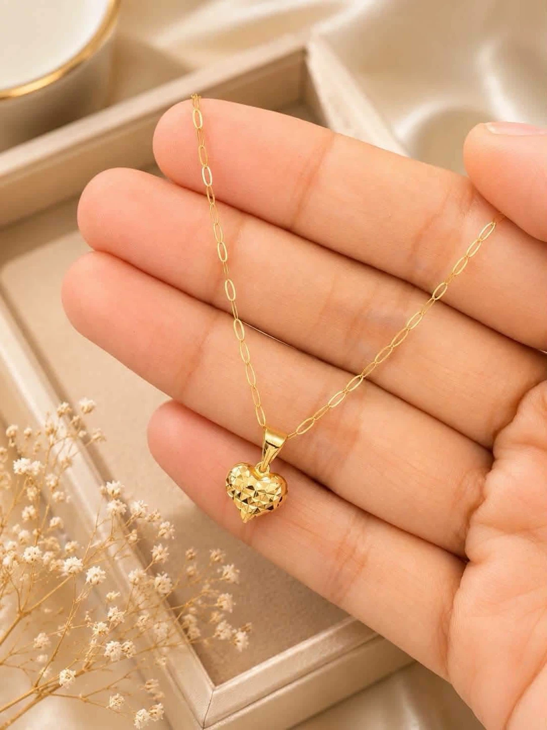 18k Gold Heart Pendant Necklace