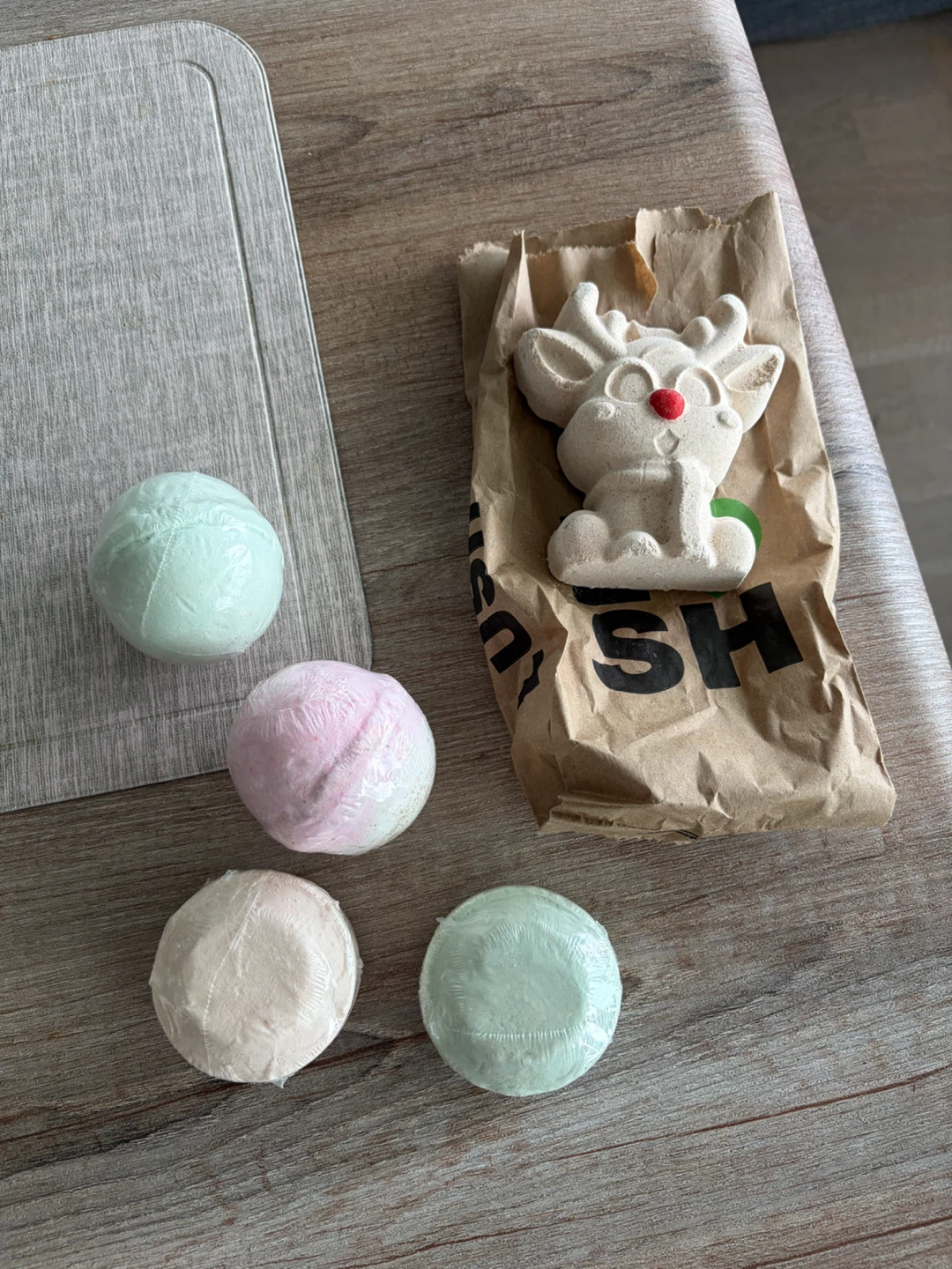 LUSH Bath Bomb & shower fizzies