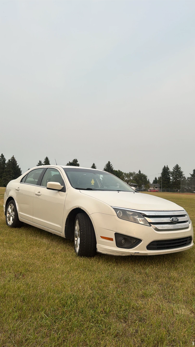 White Ford Fusion Sedan - photo 3