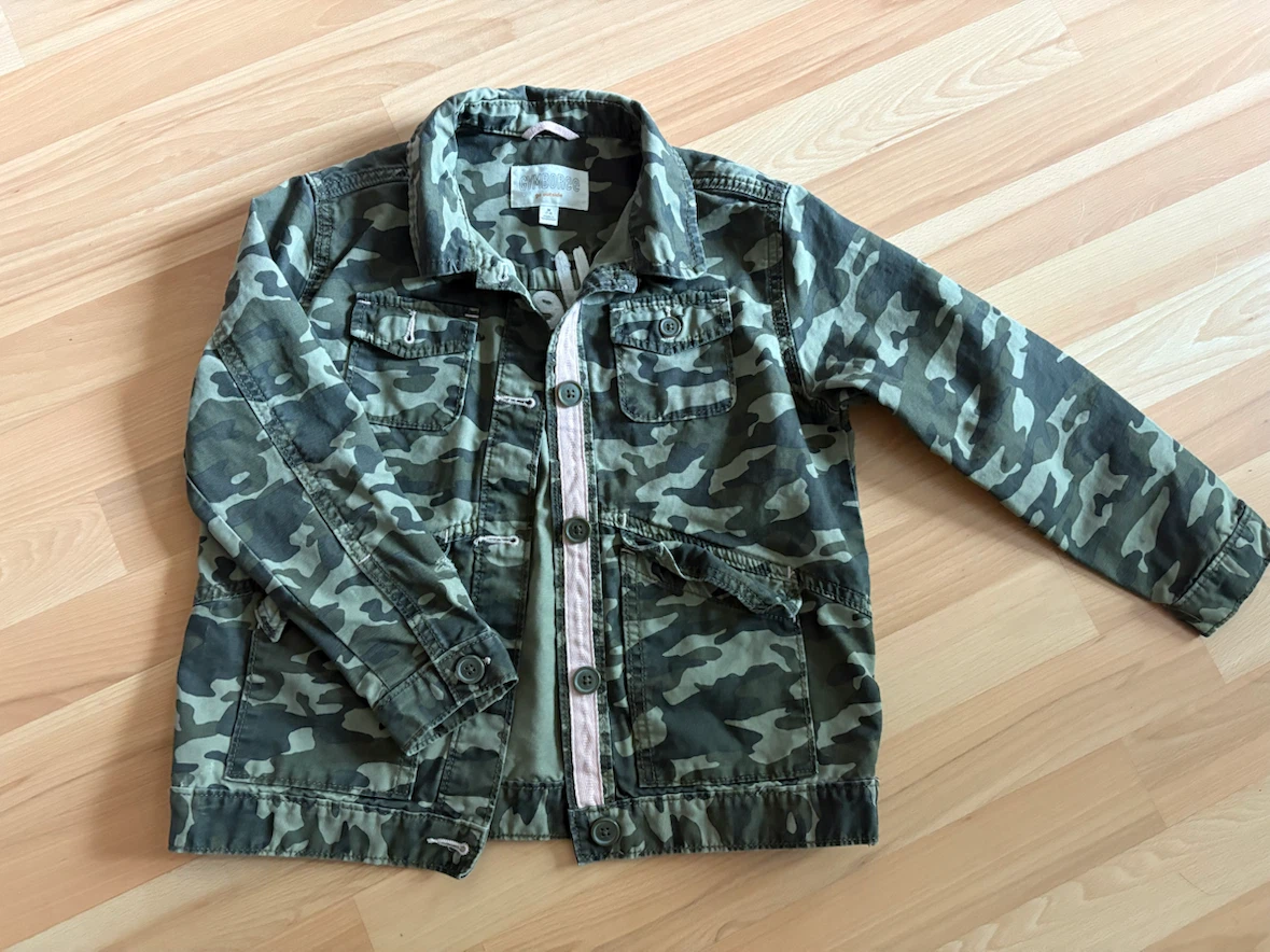 Girls Camouflage Jacket Size Medium (7 - 8)