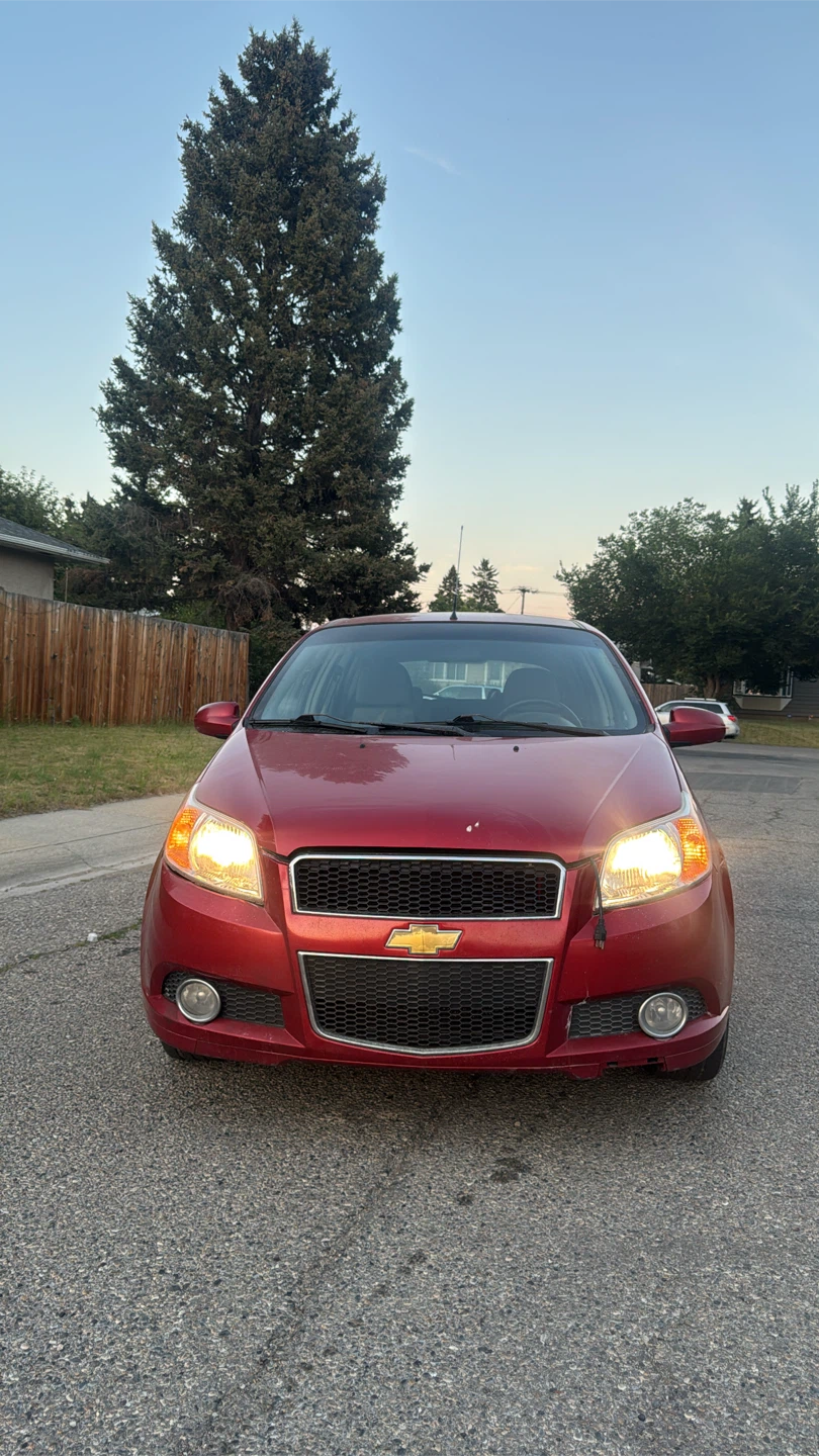Red Chevrolet Aveo Hatchback - photo 2