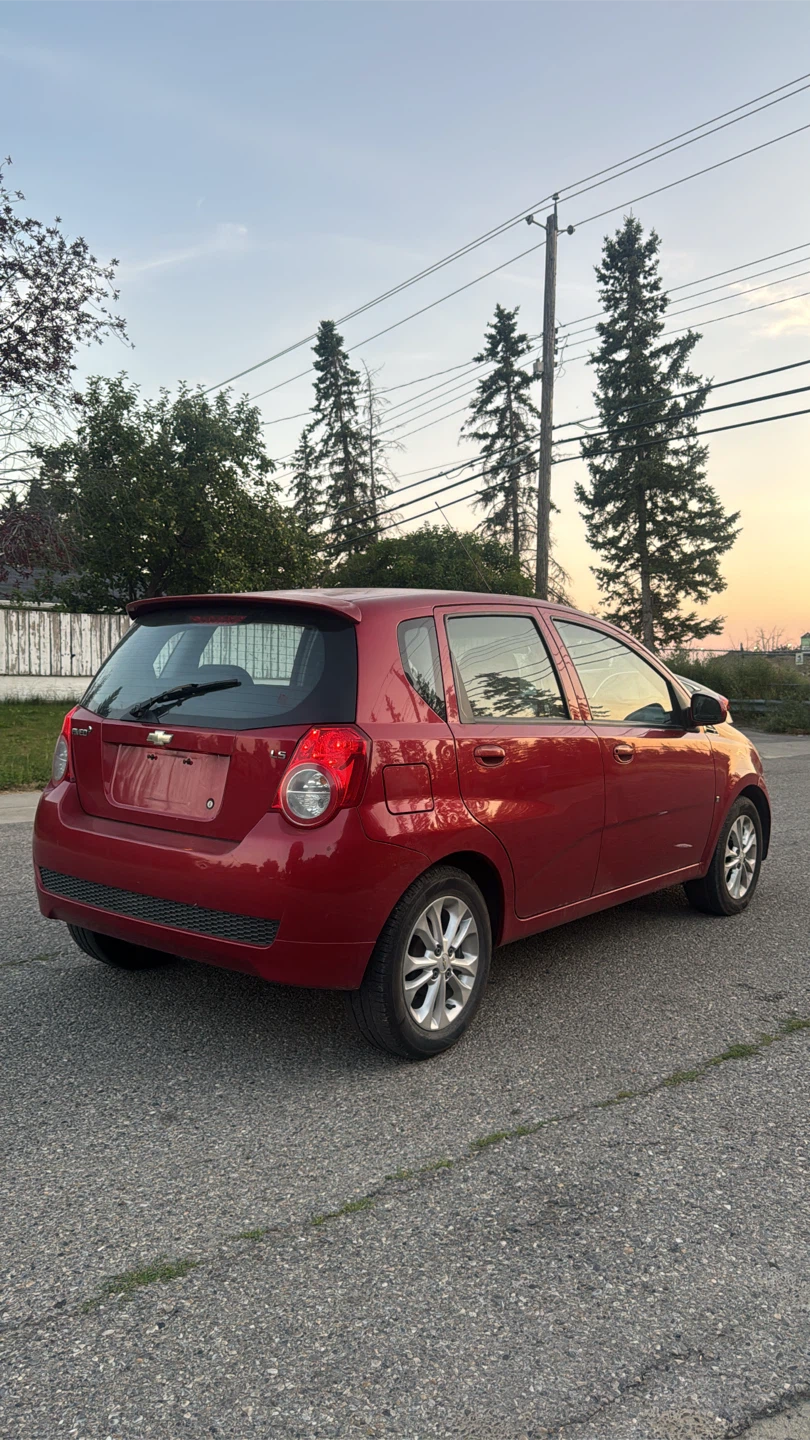 Red Chevrolet Aveo Hatchback - photo 4