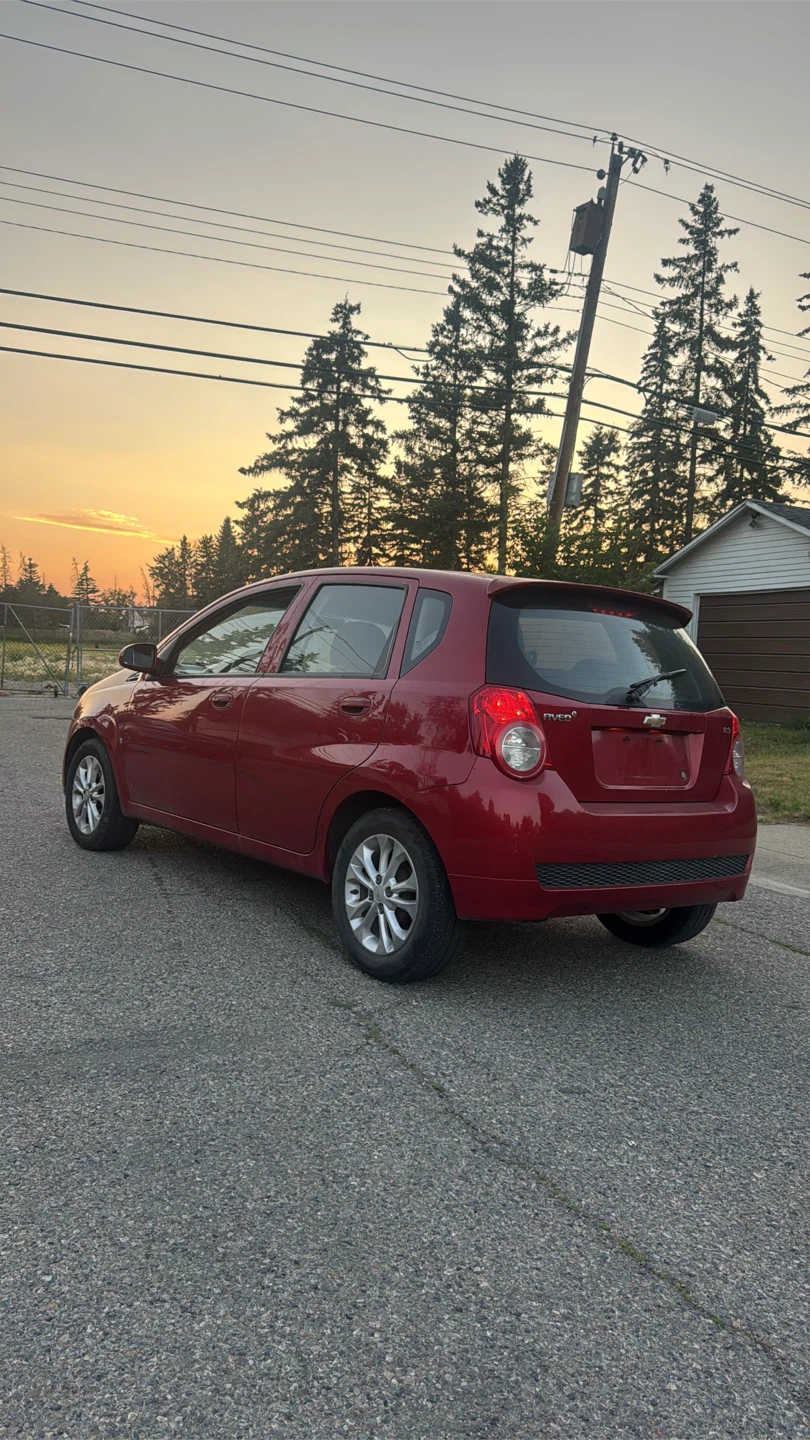 Red Chevrolet Aveo Hatchback - photo 5